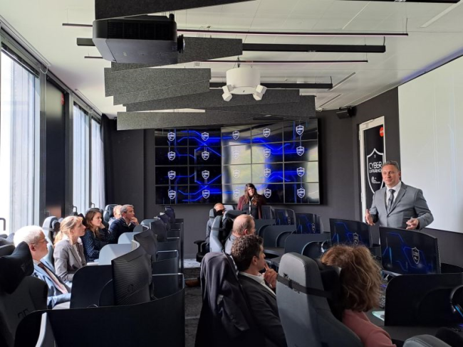 Visite d’une délégation de la Région Normandie à la salle Cyber Experience